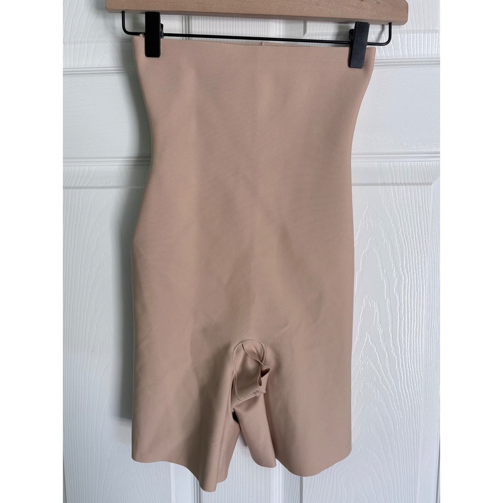 SKIMS High-Waisted Short Size M Clay Core Sculpting Body BO-SHO-9552W